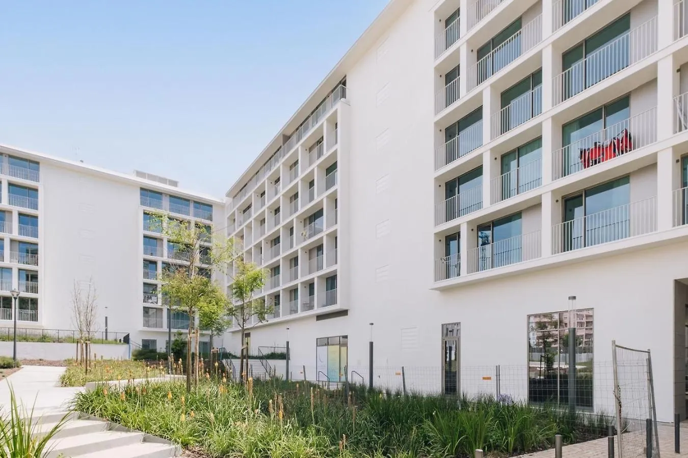 Farol - 1 Bedroom Apartment With Pool In Areeiro Lissabon
