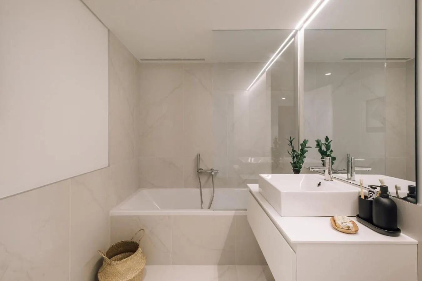 Farol - 1 Bedroom Apartment With Pool In Areeiro Lissabon