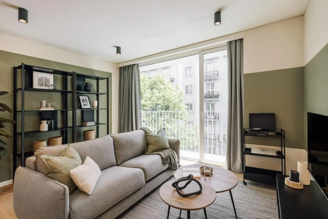 Farol - 1 Bedroom Apartment With Pool In Areeiro Lisbon 0*,  Portugal